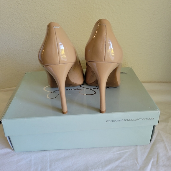 Jessica Simpson nude patent Calie 4 inch stilettos EXCELLENT CONDITION - Picture 3 of 6